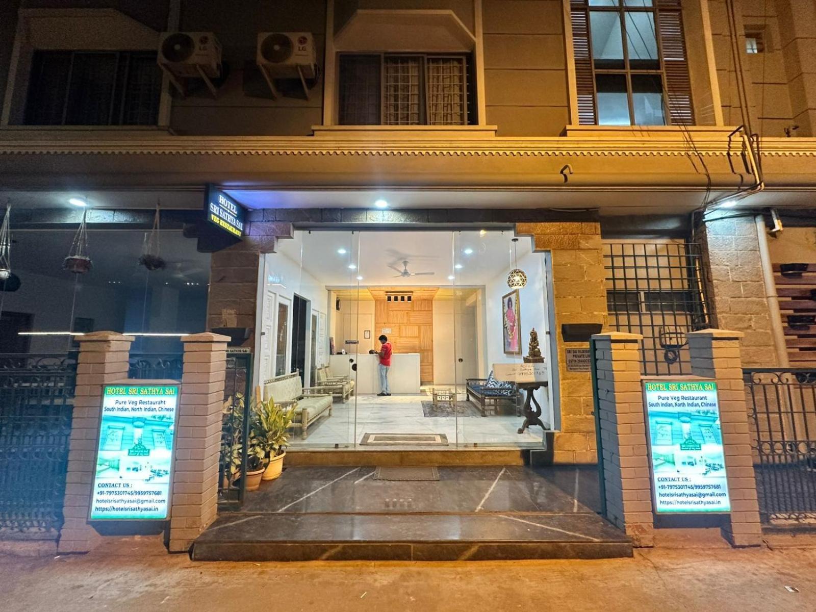 Hotel Sri Sathya Sai Bangalore Eksteriør bilde
